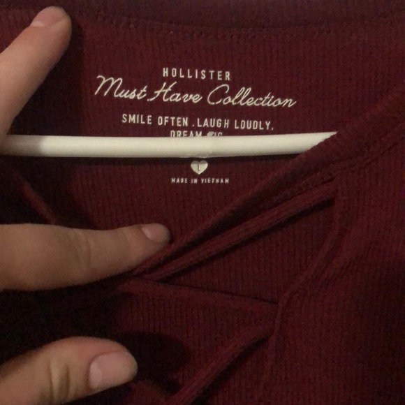 Hollister wine red top - Picture 2 of 3